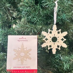 Hallmark Keepsake Good Friends Happy Hearts  2016 Ornament